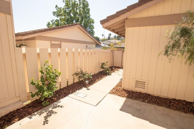 Building Photo - Great Townhome located in the 4S ranch next to Westwood elementary