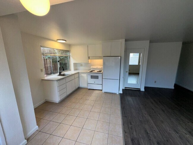 Building Photo - Torrano/DUPLEX