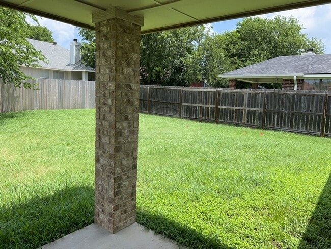 Building Photo - 4203 Bluestem Ln