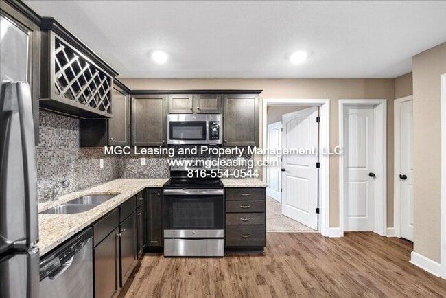 Building Photo - 2102 Hickoryleaf Ln