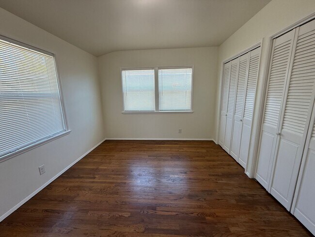 Building Photo - Now Leasing a 2-Bedroom Home in a Prime East Long Beach Location!
