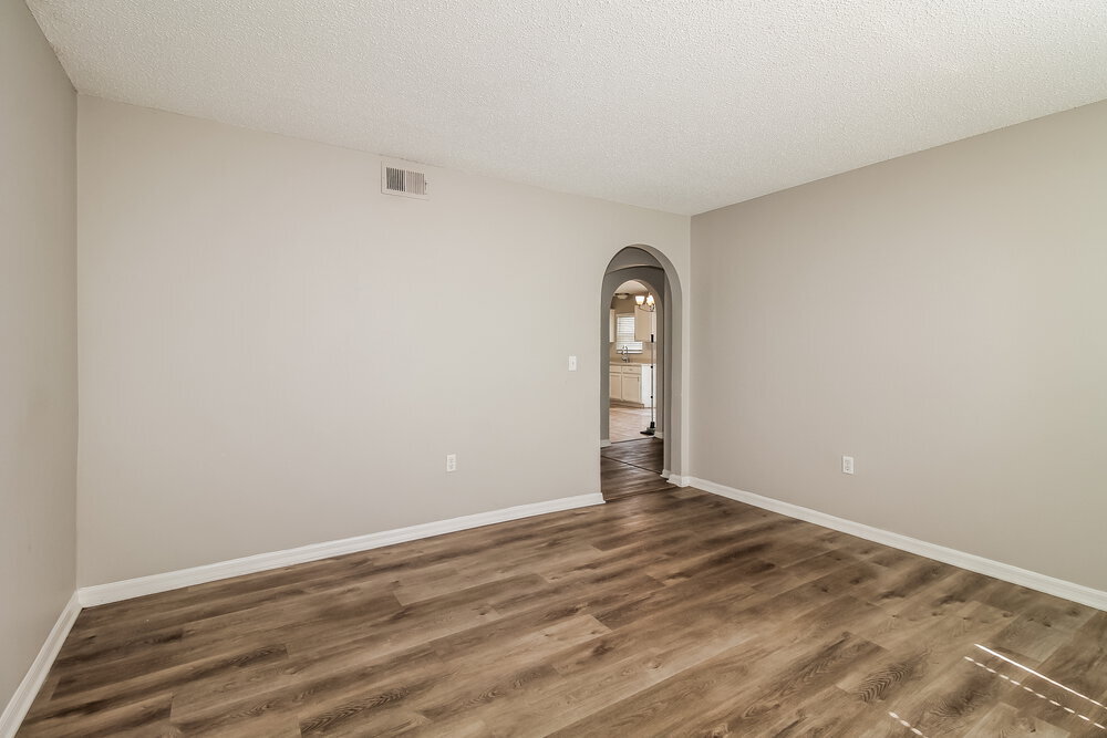Building Photo - 5342 Woodridge Ln