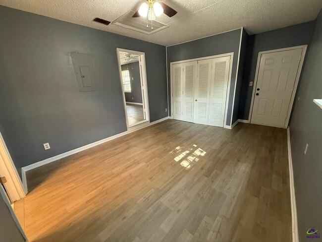 Building Photo - 503 Coventry Ct