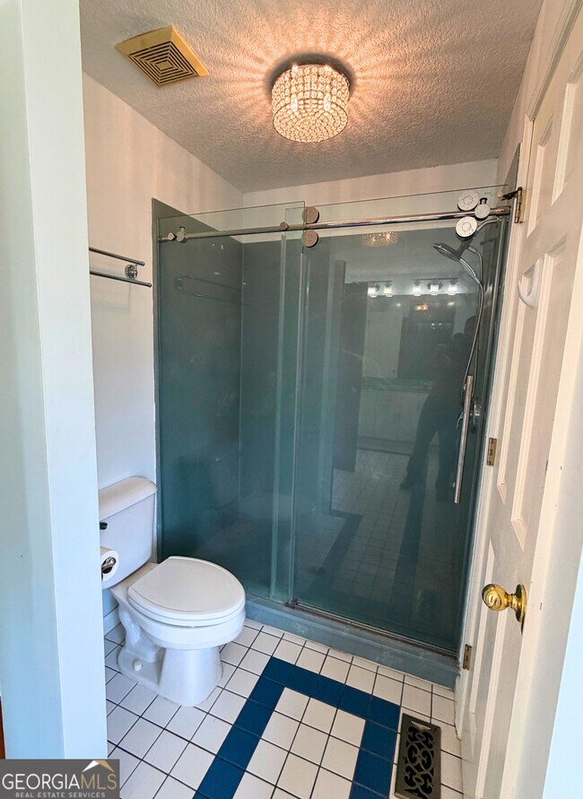 Building Photo - 1818 Union Carbide Rd