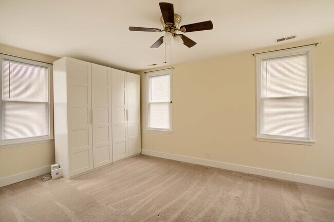 Building Photo - 525 Eaton St