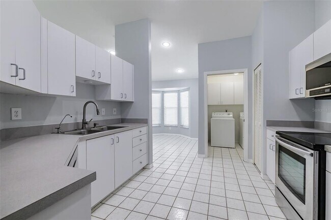 Building Photo - 1510 Oracle Dr