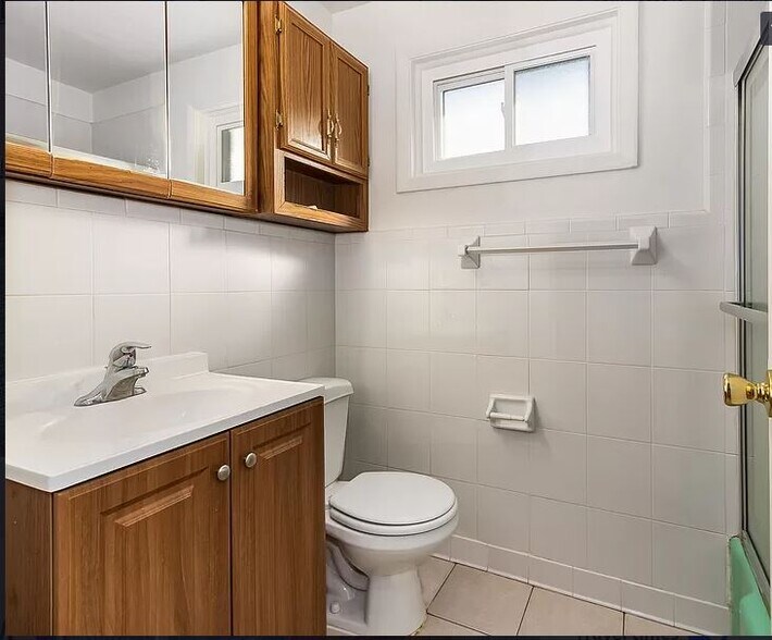 Building Photo - 615 Maple Ct