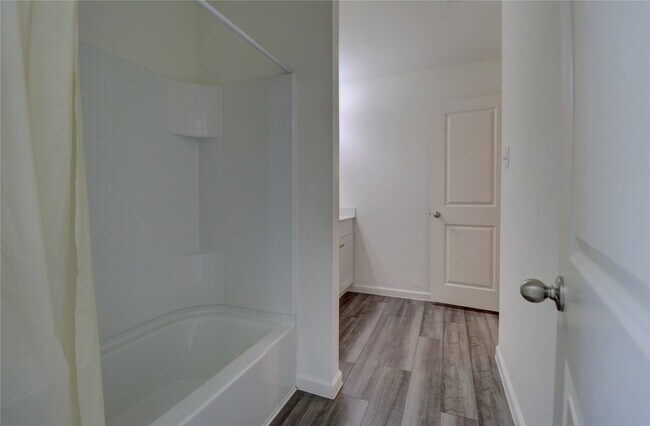 Building Photo - 613 Colgate Cir