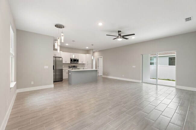 Building Photo - 360 Hibiscus Dr