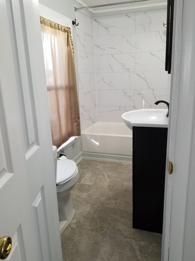 Building Photo - 224 W North St