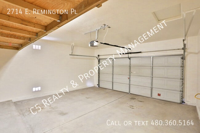 Building Photo - 2714 E Remington Pl