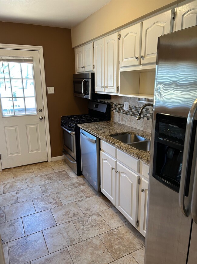 Building Photo - 436 Lindy Blvd