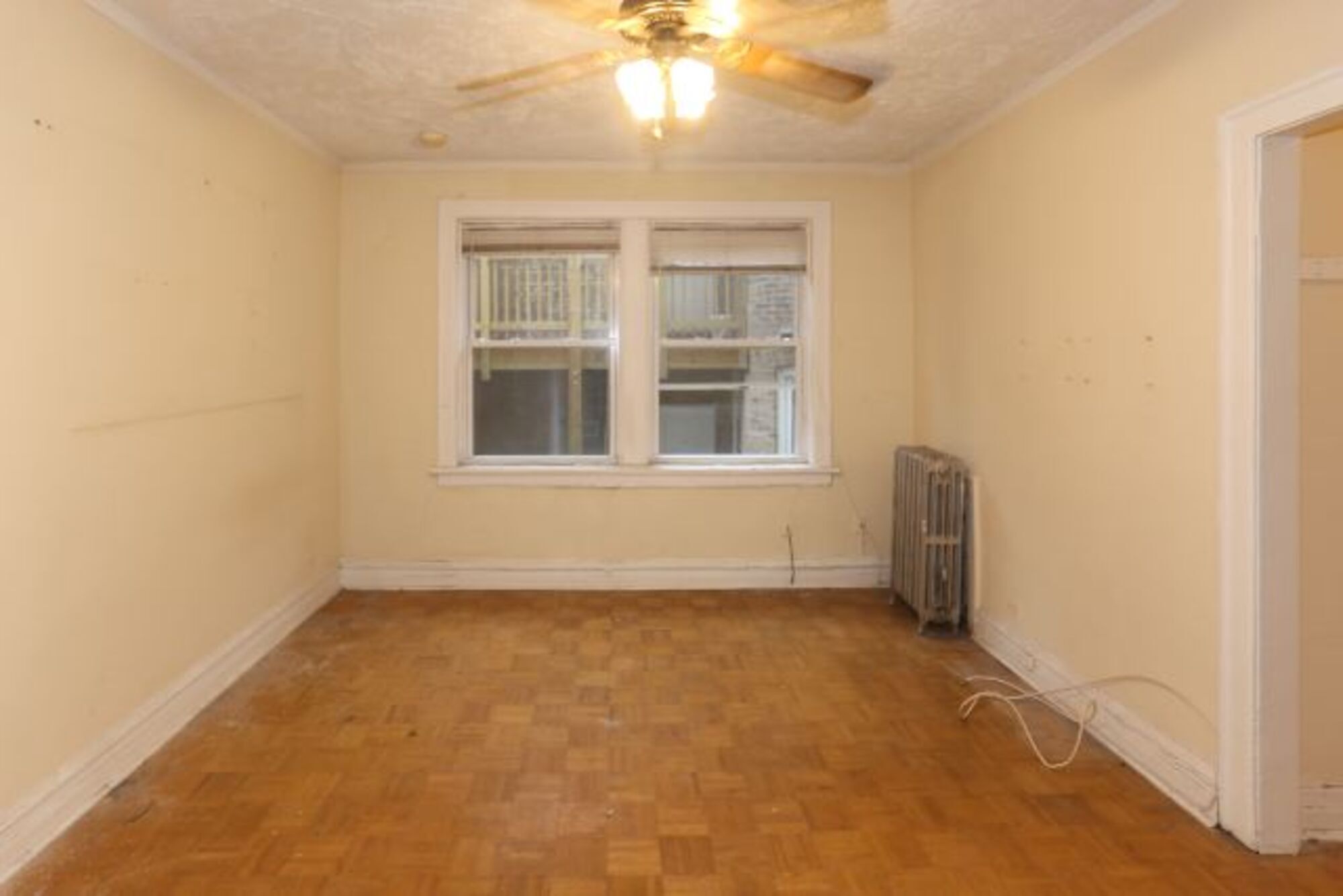 Building Photo - 717 W Belmont Ave