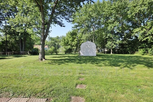 Building Photo - 601 Daventry Ln