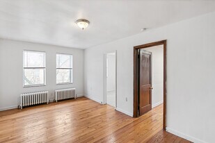 Building Photo - 211 N Washington St