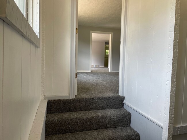 Building Photo - Charming 3-Bedroom Ranch Home in Comstock ...