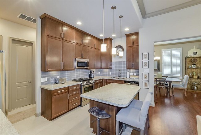 Building Photo - 1523 Woodbend Park W