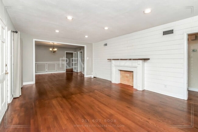 Building Photo - Charming Brick Ranch with Modern Comforts in Mobile!