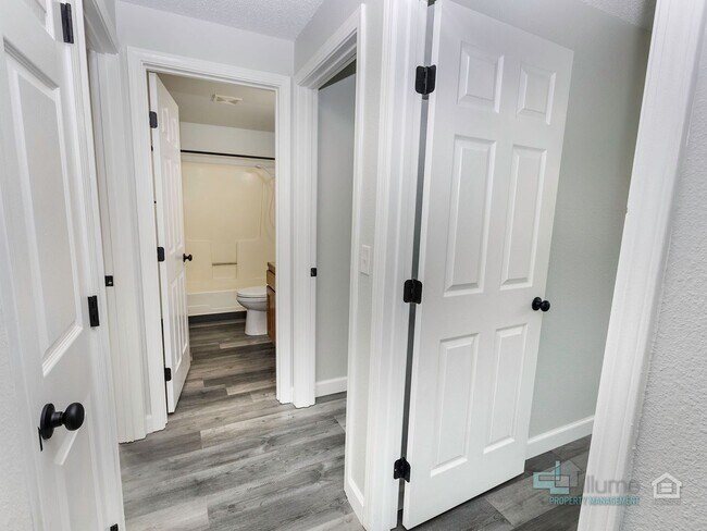 Building Photo - START THE YEAR RENT FREE! Charming 4-Bedroom Keizer Home Close to Everything