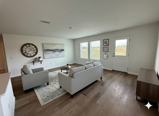 Building Photo - Four Bedroom/Two Bath - Summerdale