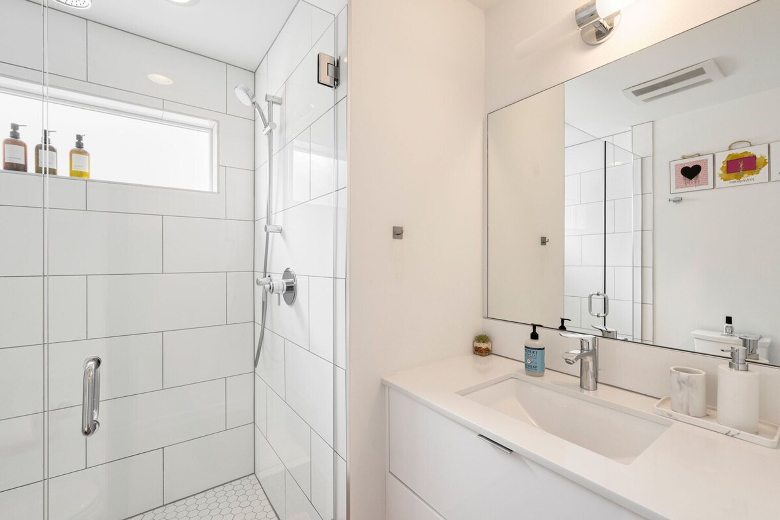 Building Photo - 620D 10th Ave E