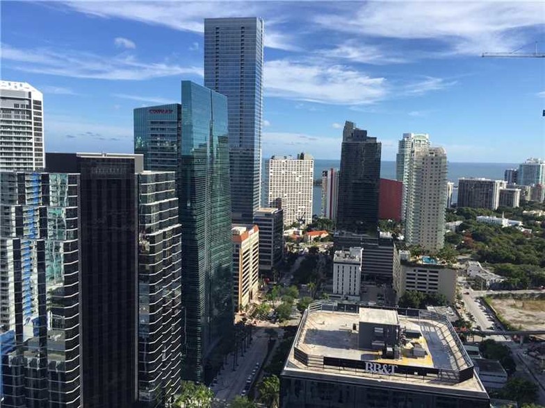 Building Photo - 1060 Brickell Ave