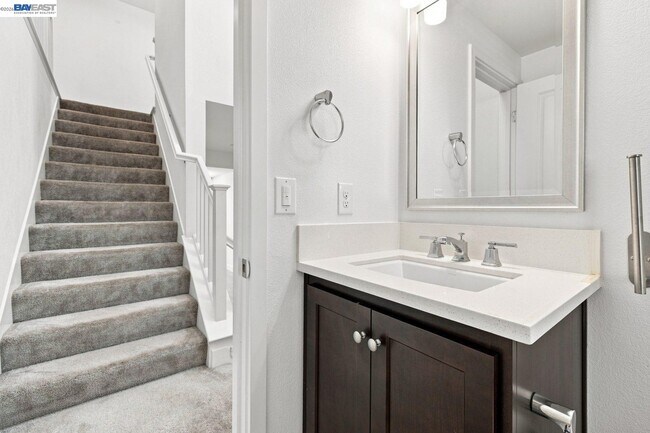 Building Photo - 33 Roccolino Ln