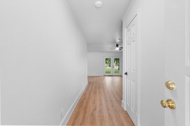 Building Photo - 62 Greenbriar Dr