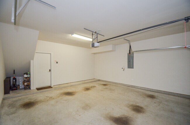 Building Photo - 1310 Delano St