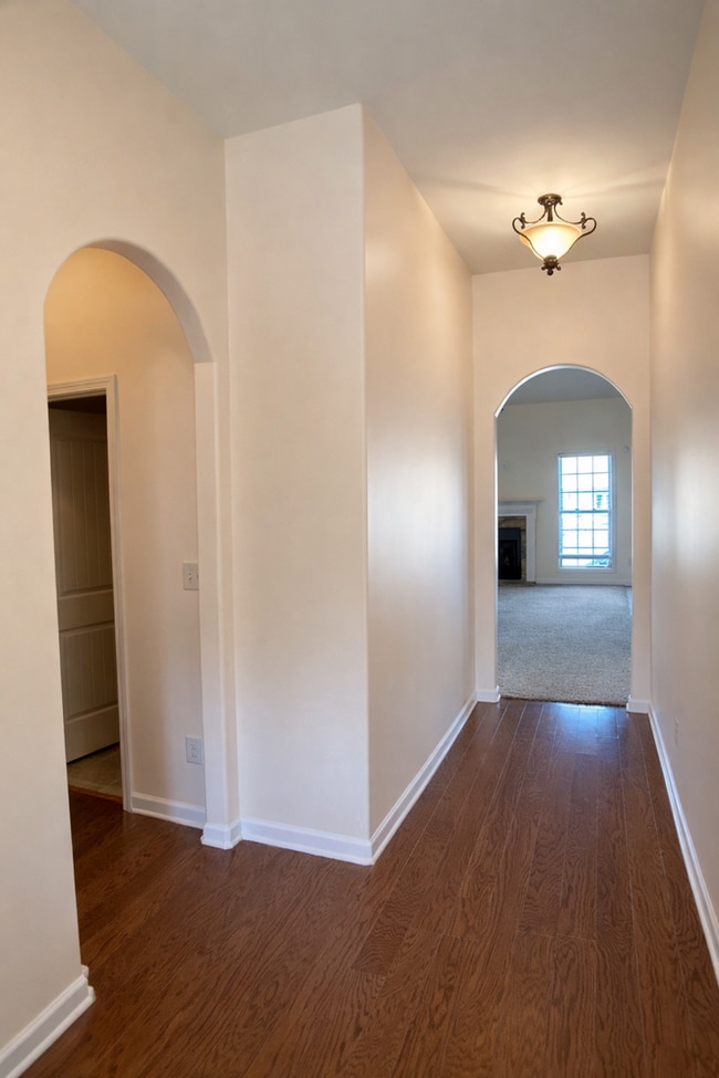 Building Photo - 3 bedroom 2 bath Gem in Hidden Springs Subdivision