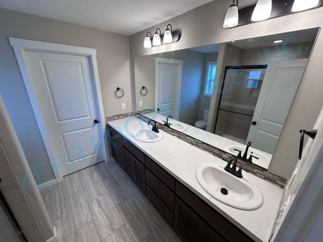 Building Photo - Spacious 4-Bed Gem in Gresham with 2.5 Baths and 2,665 Sq Ft of Comfort!