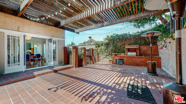 Building Photo - 3627 Crestmont Ave