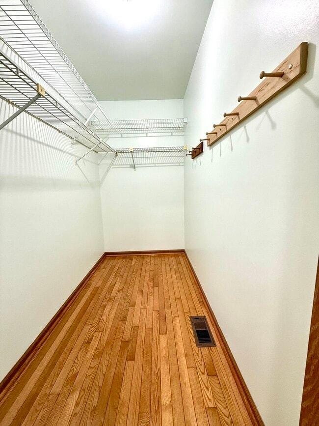 Building Photo - 2449 Carlton Dr