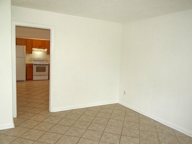 Building Photo - 1/1 condo in the heart of Clearwater - Mov...
