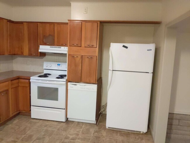 Building Photo - 2 Bed, 1 Bath Ready for Rent!