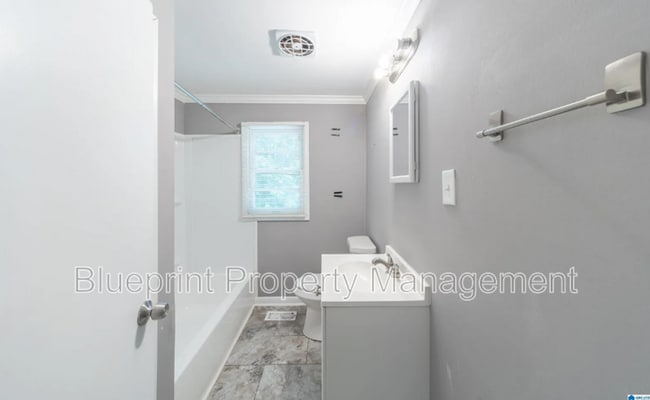 Building Photo - 2242 3rd Ave S
