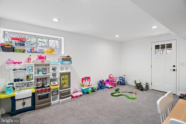 Building Photo - 608 Winona Ct