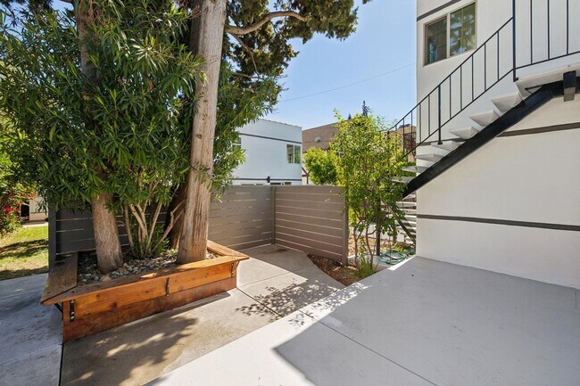 Building Photo - Gorgeously Renovated Historic 3-Bedroom Retreat in Downtown North (Palo Alto)