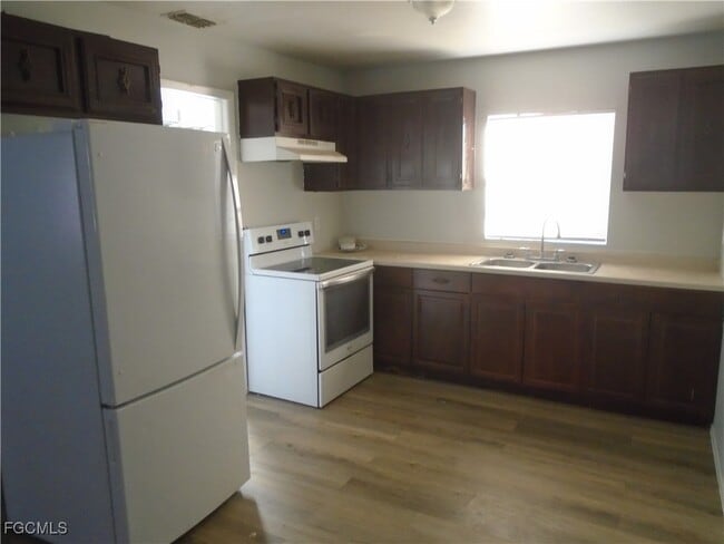 Building Photo - 8263 Beacon Blvd