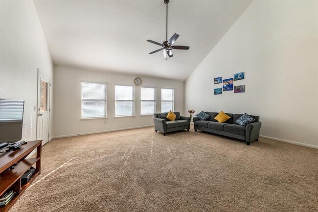 Building Photo - 925 Woodduck Trail