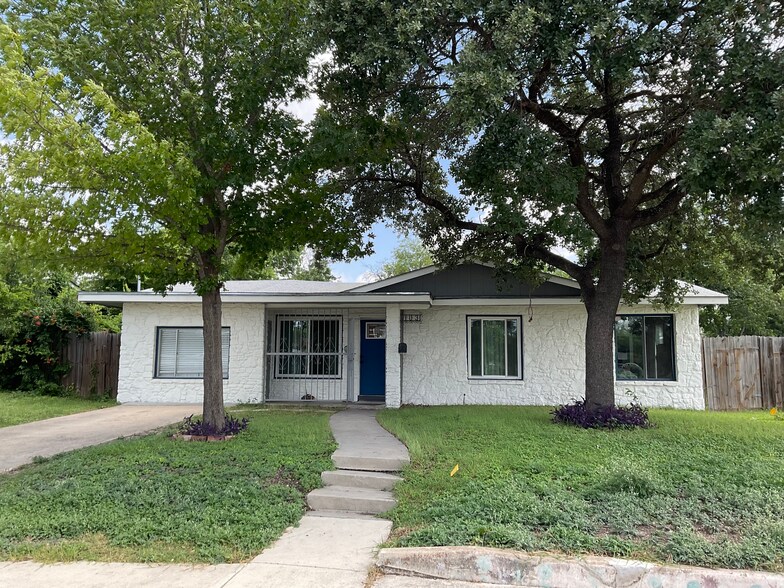 Primary Photo - 103 Bernice Dr