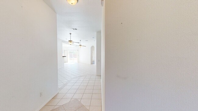 Building Photo - 4-Bed/2.25-Bath with Solar!