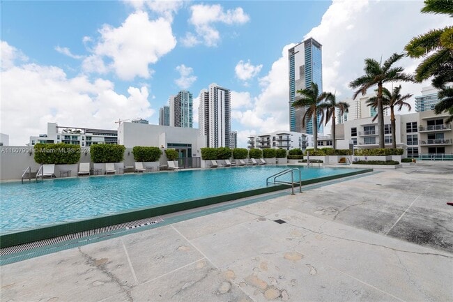 Building Photo - 333 NE 24th St