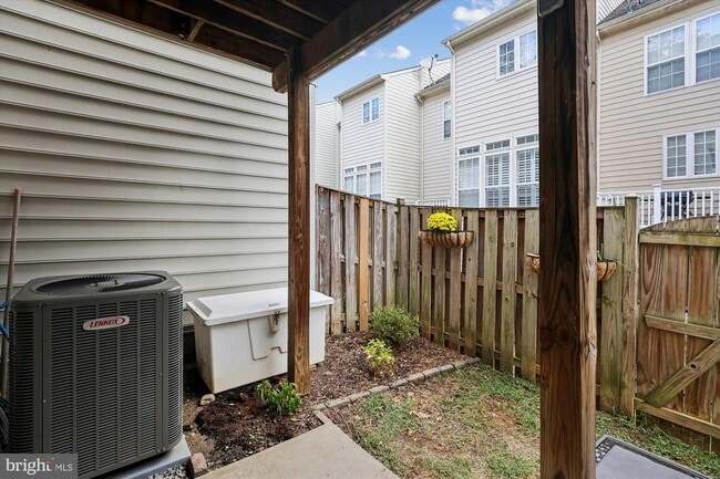 Building Photo - 9327 Hundith Hill Ct