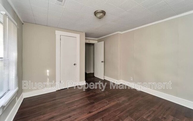 Building Photo - 521 20th St S