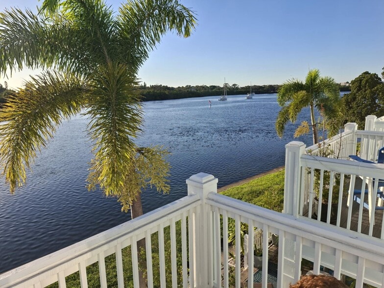 Building Photo - 3837 Pompano Dr SE