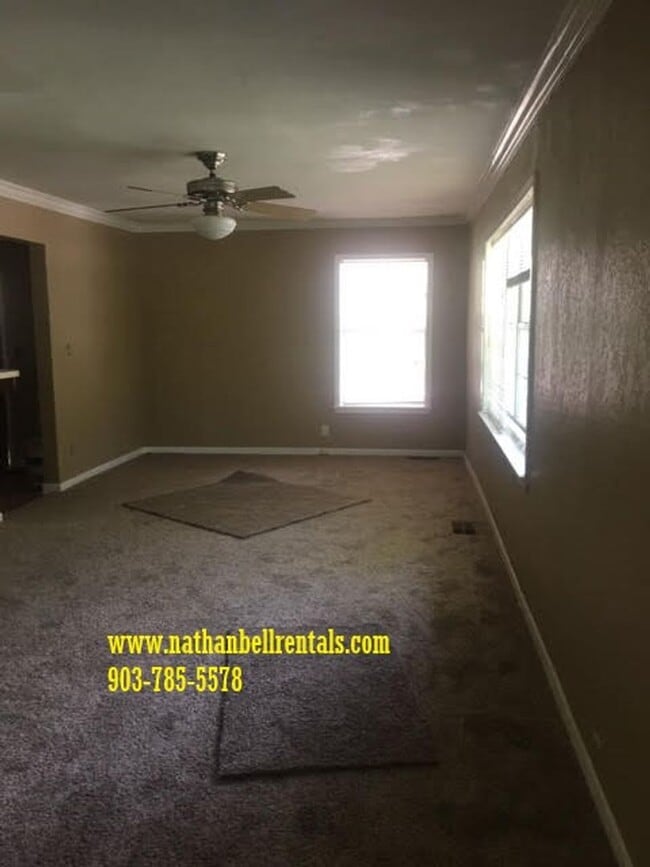 Building Photo - Single family-3 bedroom/2 bath