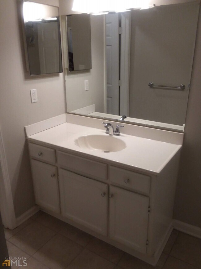 Building Photo - 4111 Pine Heights Dr NE