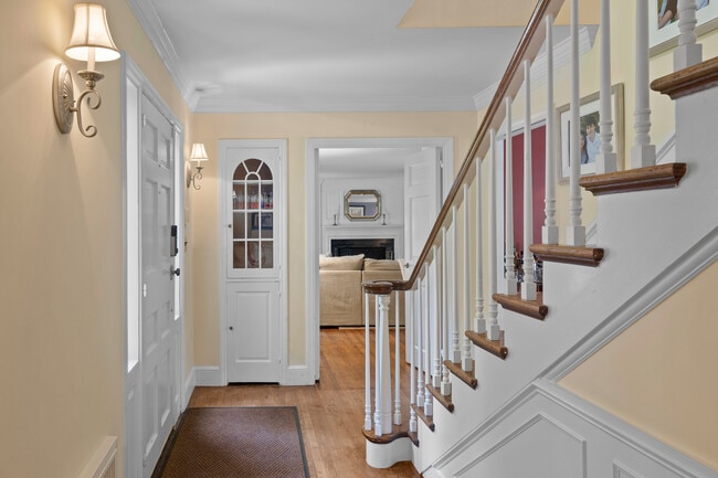 Building Photo - 342 Woodbury Rd