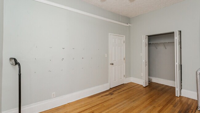 Building Photo - 2941 W Belmont Ave